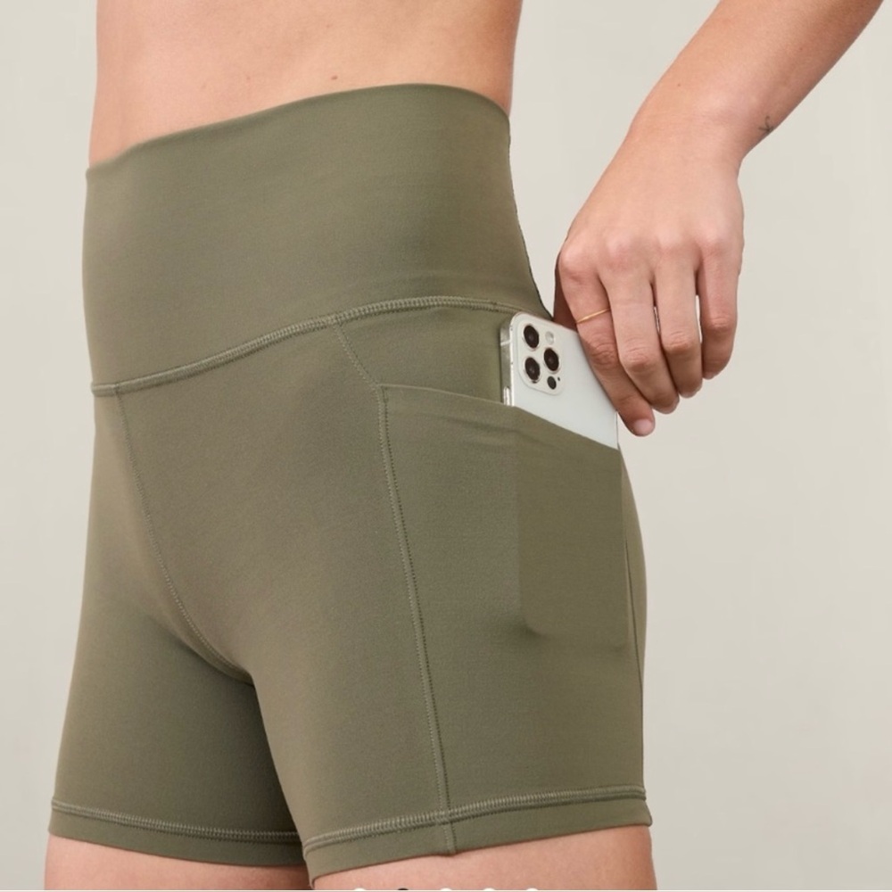 Athleta Moss Salutation Stash High Rise 5” Shorts; Size XXS
